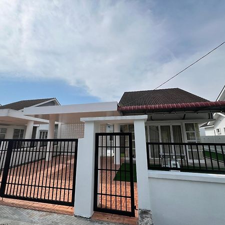 D Jannah Homestay Seri Iskandar Perak Extérieur photo