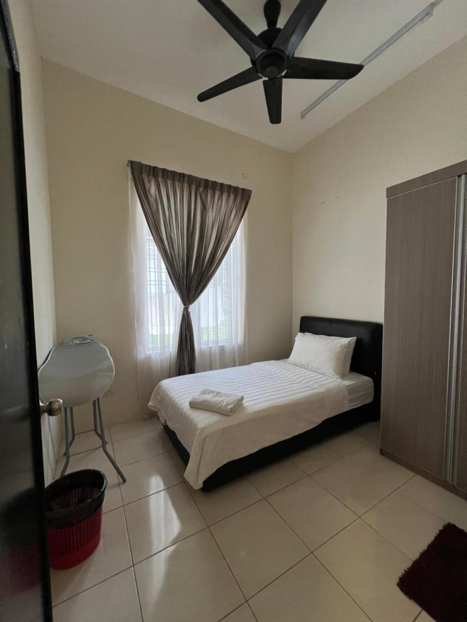 D Jannah Homestay Seri Iskandar Perak Extérieur photo