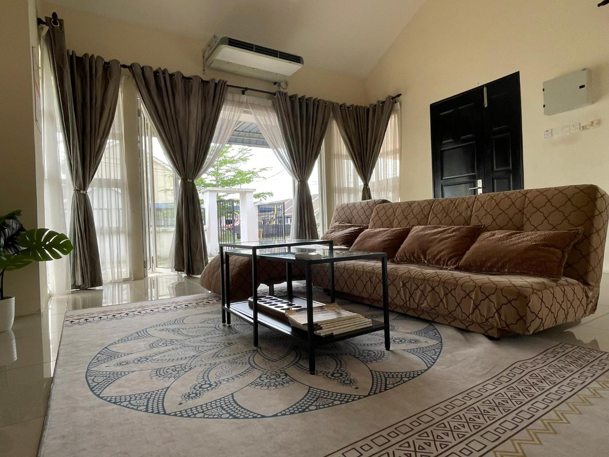 D Jannah Homestay Seri Iskandar Perak Extérieur photo